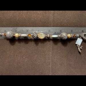 Pretty toggle bracelet